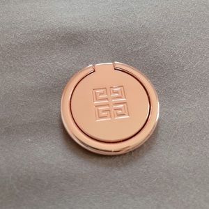 Givenchy phone ring